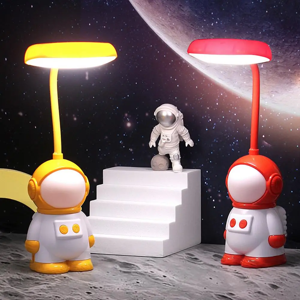 Мультяшная лампа астронавта Очаровательный внешний вид Широкое применение Пластиковая светодиодная настольная лампа для чтения, ухаживающая за глазами, украшение стола