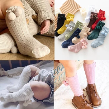 Новые осенне-зимние хлопчатобумажные носки для малышей и девочек до колена, Мягкие Детские длинные носки с шариками, Детские носки на Рождество  10