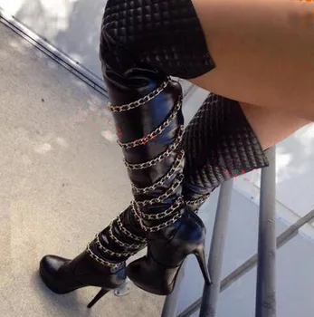 Пикантные черные кожаные женские высокие сапоги с круглым носком и цепочками, сапоги выше колена на высокой платформе, длинные зимние ботинки на высоком каблуке до бедра  5